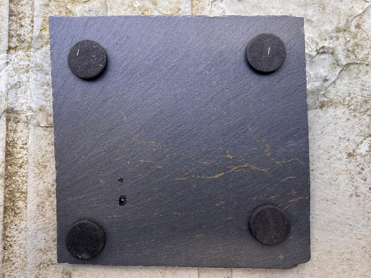 Rueckseite des Schieferuntersetzers