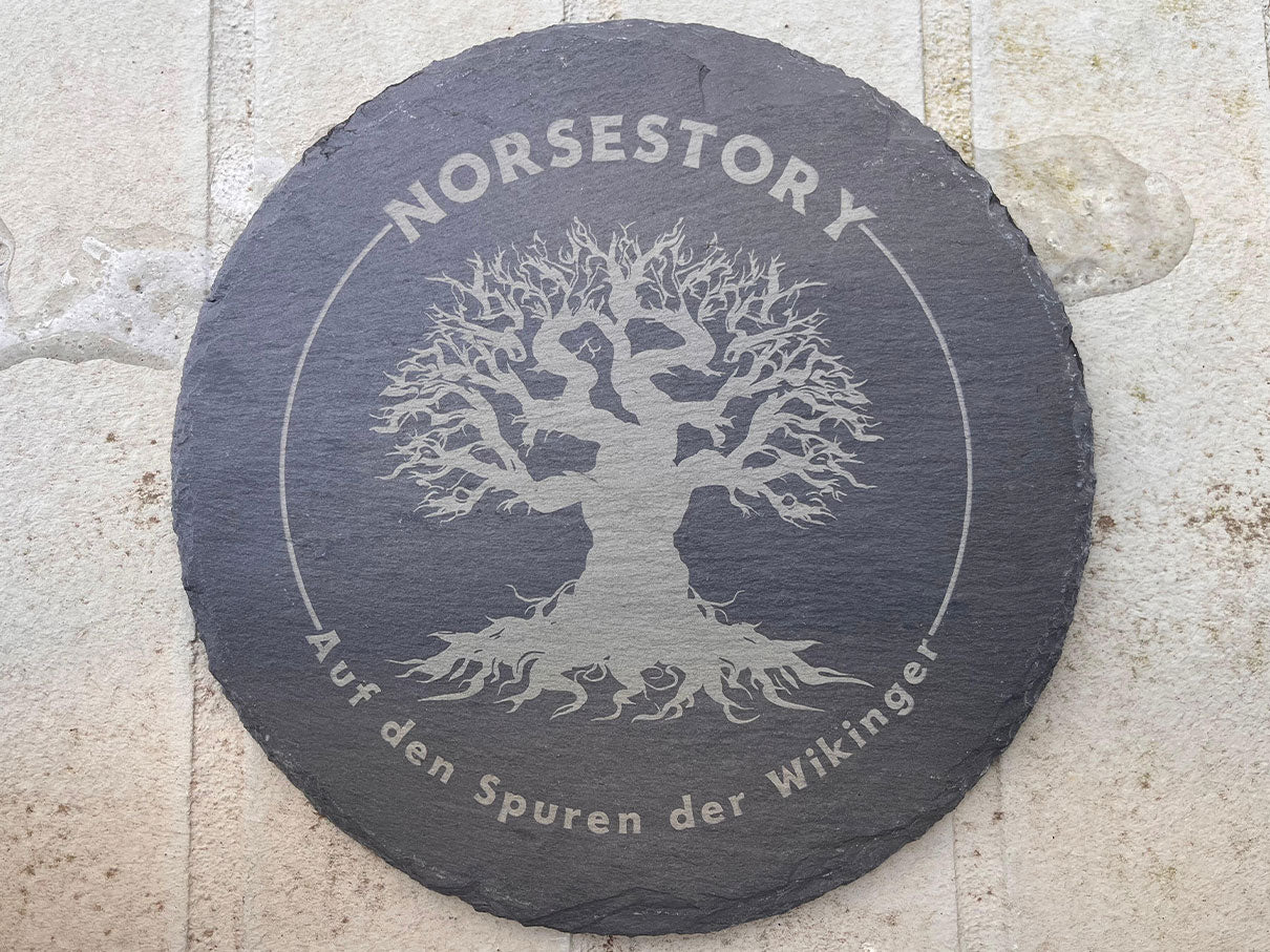 Logo NorseStory vom Schieferuntersetzerset