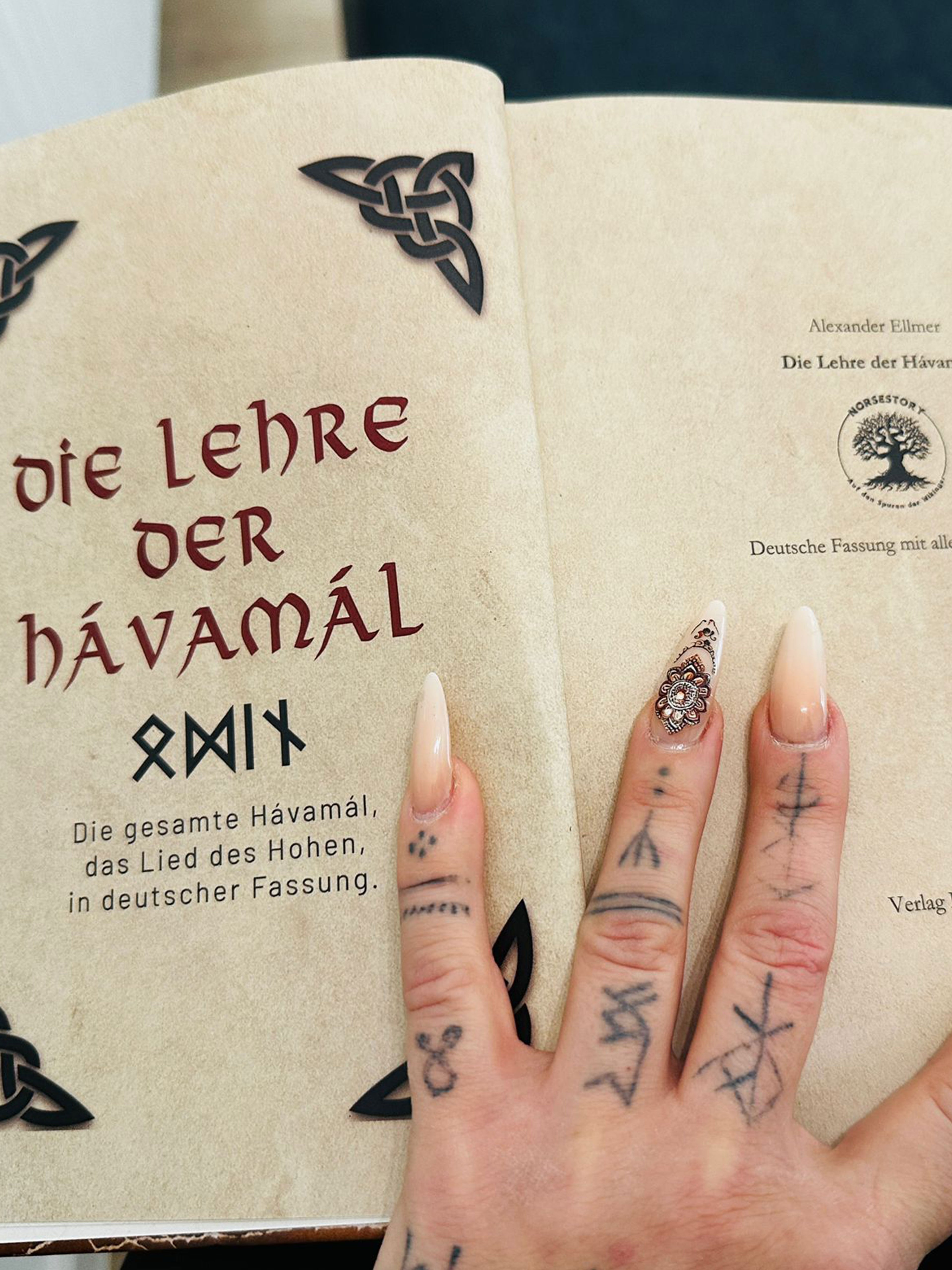 Kundenfoto des Hardcover Buches "Die Lehre der Hávamál"